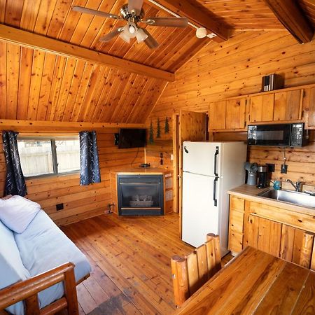 Redwood Coast Cabins And Rv Resort ユーレカ エクステリア 写真