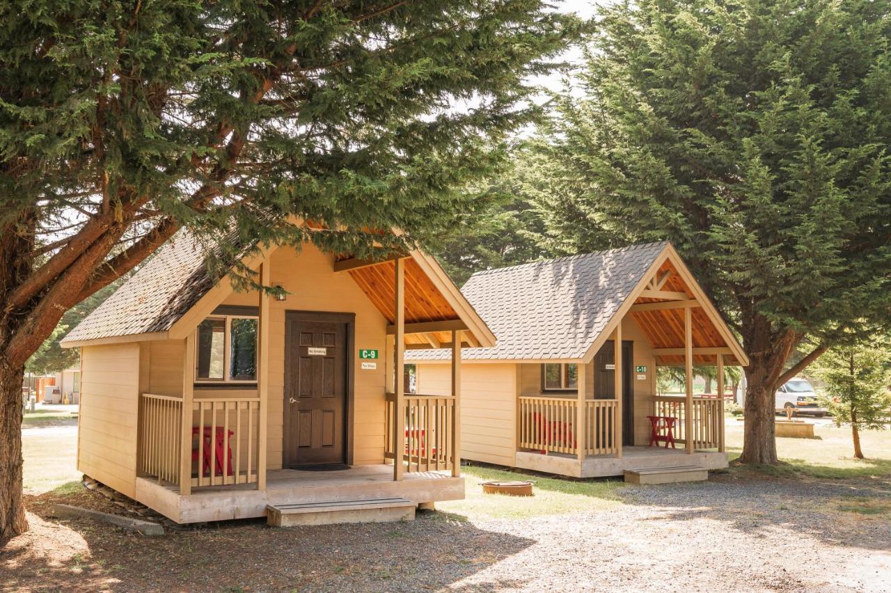 Redwood Coast Cabins And Rv Resort ユーレカ エクステリア 写真