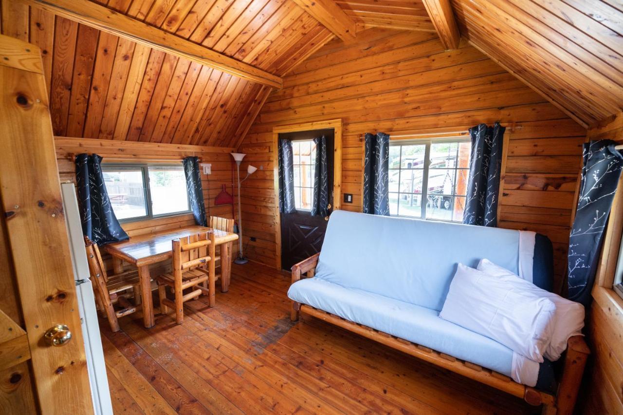 Redwood Coast Cabins And Rv Resort ユーレカ エクステリア 写真